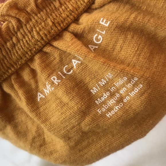 floral embedded gold off the shoulder crop top - Picture 3 of 4